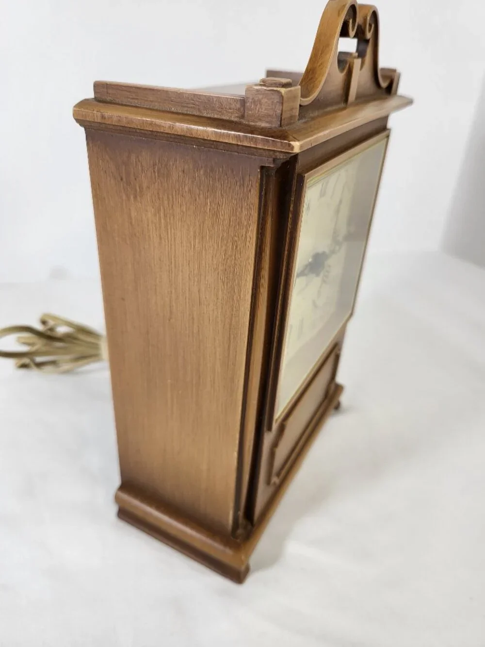 Vintage GE General Electric Wooden Mantel Clock, Roman Numerals, Model 8101